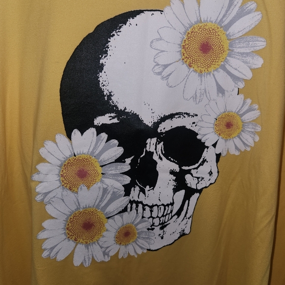 Plus Size 3X Skelton Flower TOP - Picture 3 of 5